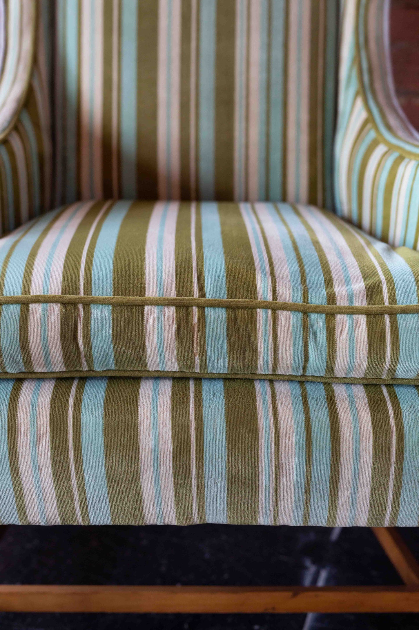 Vintage Wingback Upholstered Velvet Chair